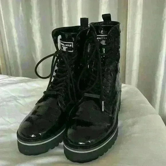 BRAND NEW Kendall + Kylie black boots ✨✨ - Picture 5 of 14